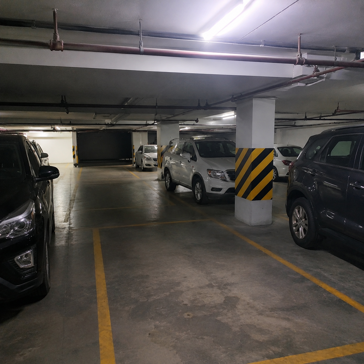 Cochera cerca a Parque Kennedy en Miraflores